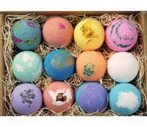 LifeAround2Angels Bath Bomb Set - 8 Gifts for the Mom-to-be from BusyNestNews.com